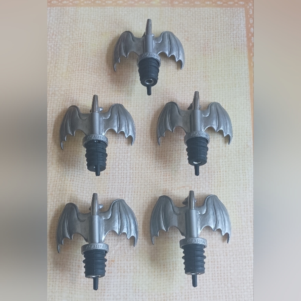Vintage Bacardi Pewter Bat-shaped Wine /Rum / Whiskey Bottle Stoppers - Picture 5 of 5